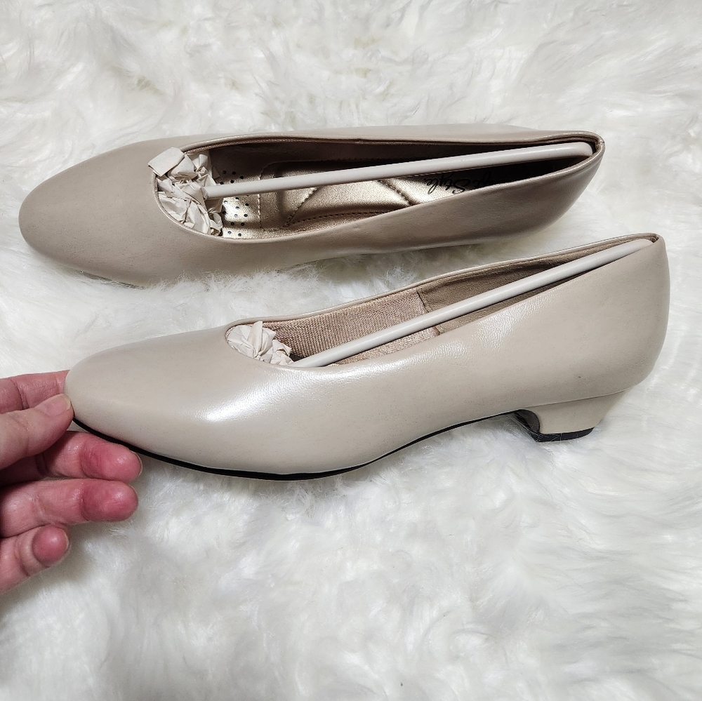 Soft Style/Hush Puppies /  Angel 2 Heels